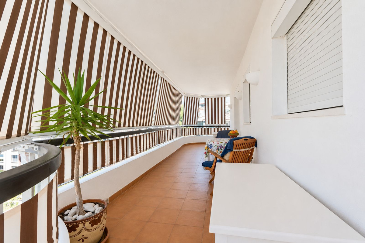 3 Bed Apartment for sale in Marbella Costa Del Sol, Málaga, Spain