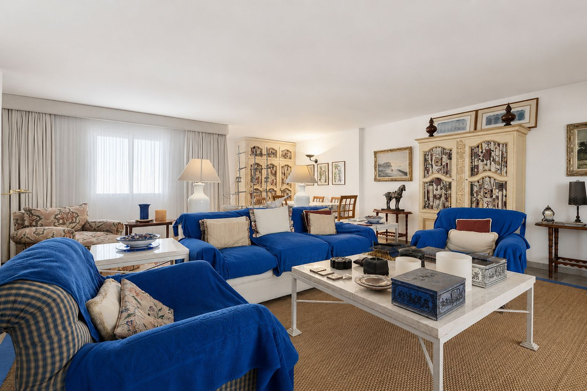 3 Bed Apartment for sale in Marbella Costa Del Sol, Málaga, Spain