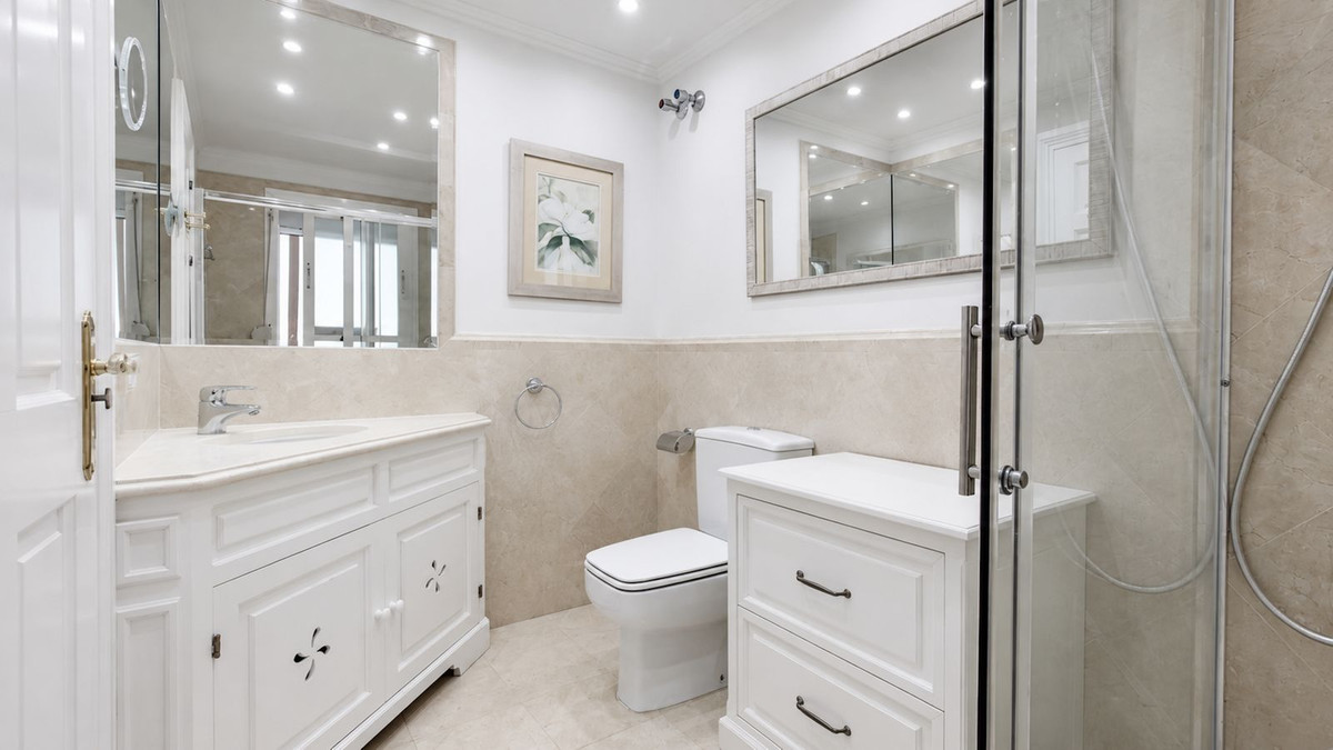 3 Bed Apartment for sale in Marbella Costa Del Sol, Málaga, Spain