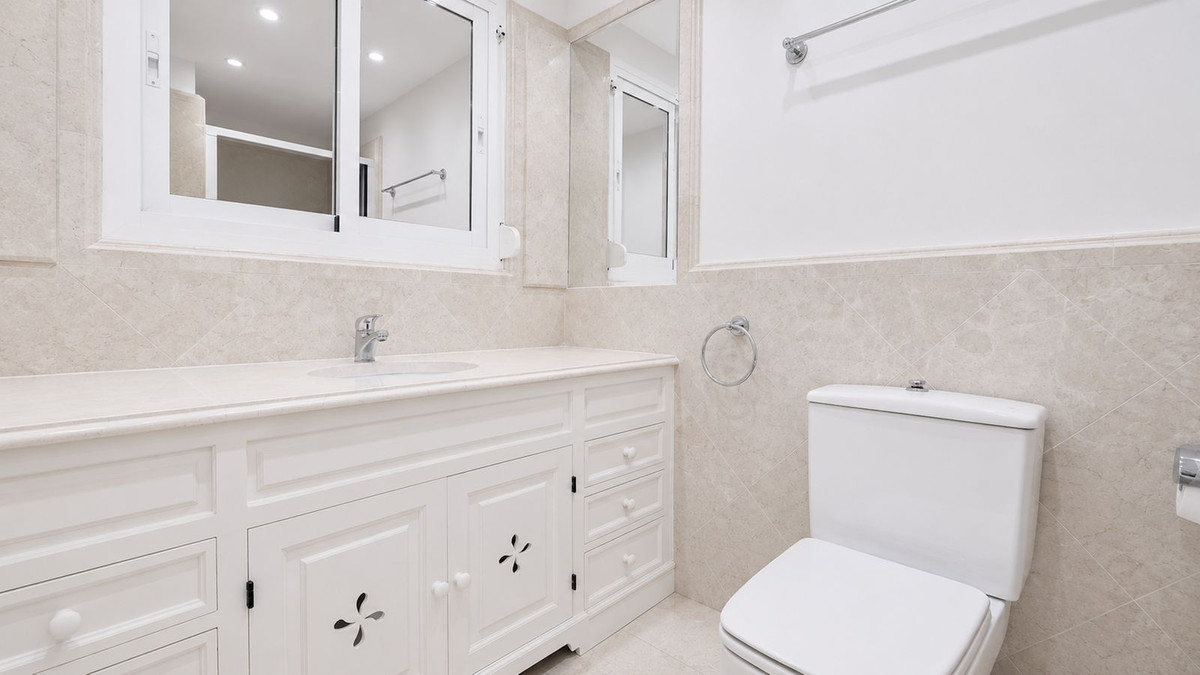 3 Bed Apartment for sale in Marbella Costa Del Sol, Málaga, Spain