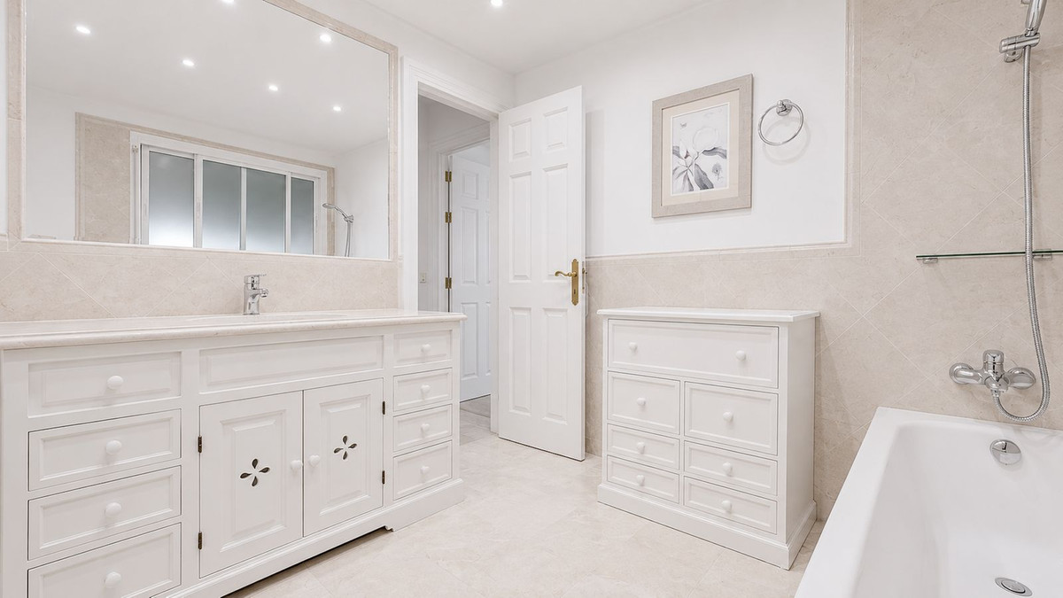 3 Bed Apartment for sale in Marbella Costa Del Sol, Málaga, Spain