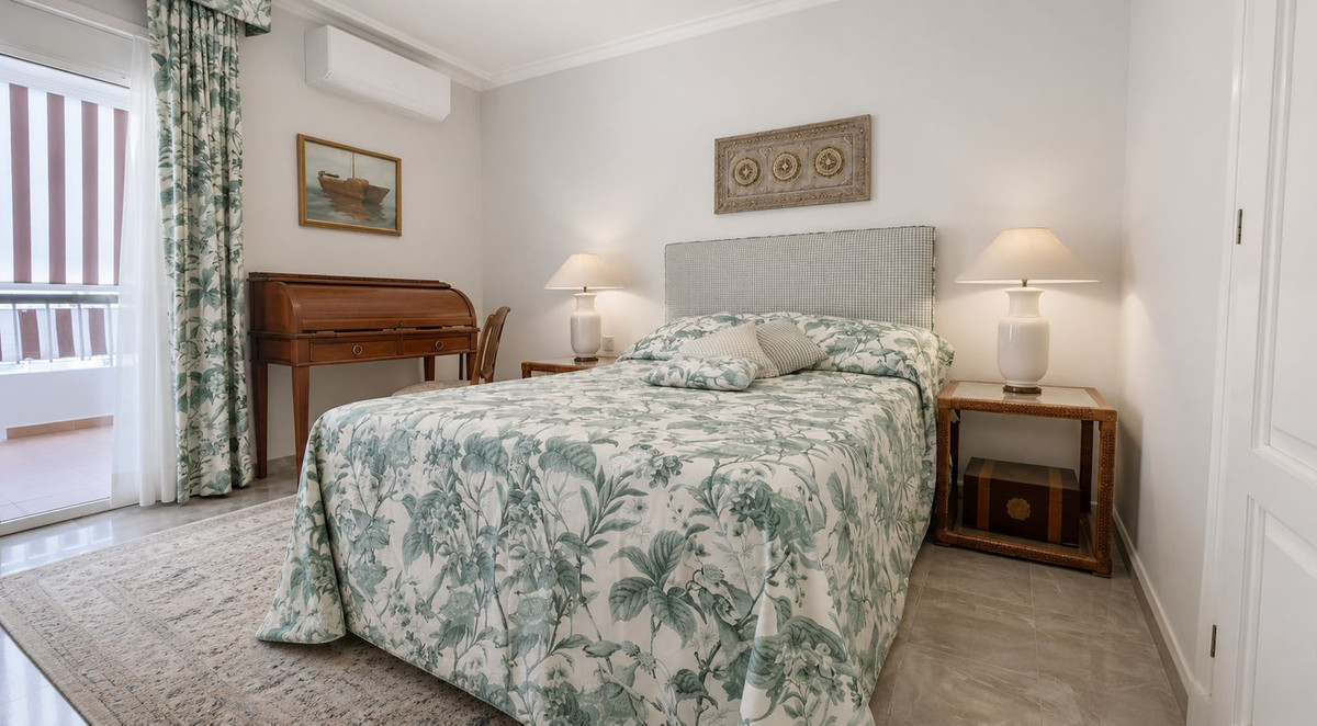 3 Bed Apartment for sale in Marbella Costa Del Sol, Málaga, Spain