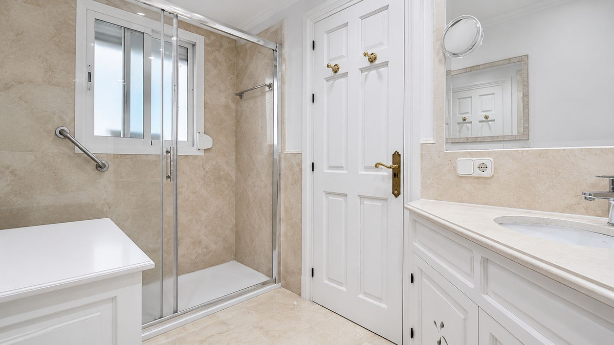 3 Bed Apartment for sale in Marbella Costa Del Sol, Málaga, Spain