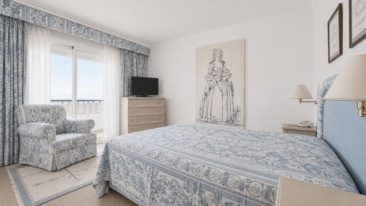 3 Bed Apartment for sale in Marbella Costa Del Sol, Málaga, Spain
