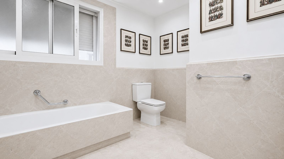 3 Bed Apartment for sale in Marbella Costa Del Sol, Málaga, Spain