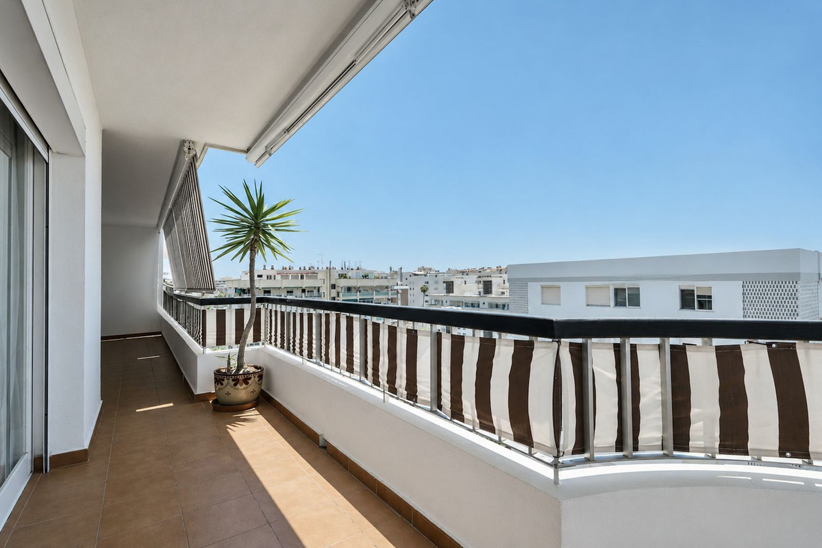 3 Bed Apartment for sale in Marbella Costa Del Sol, Málaga, Spain