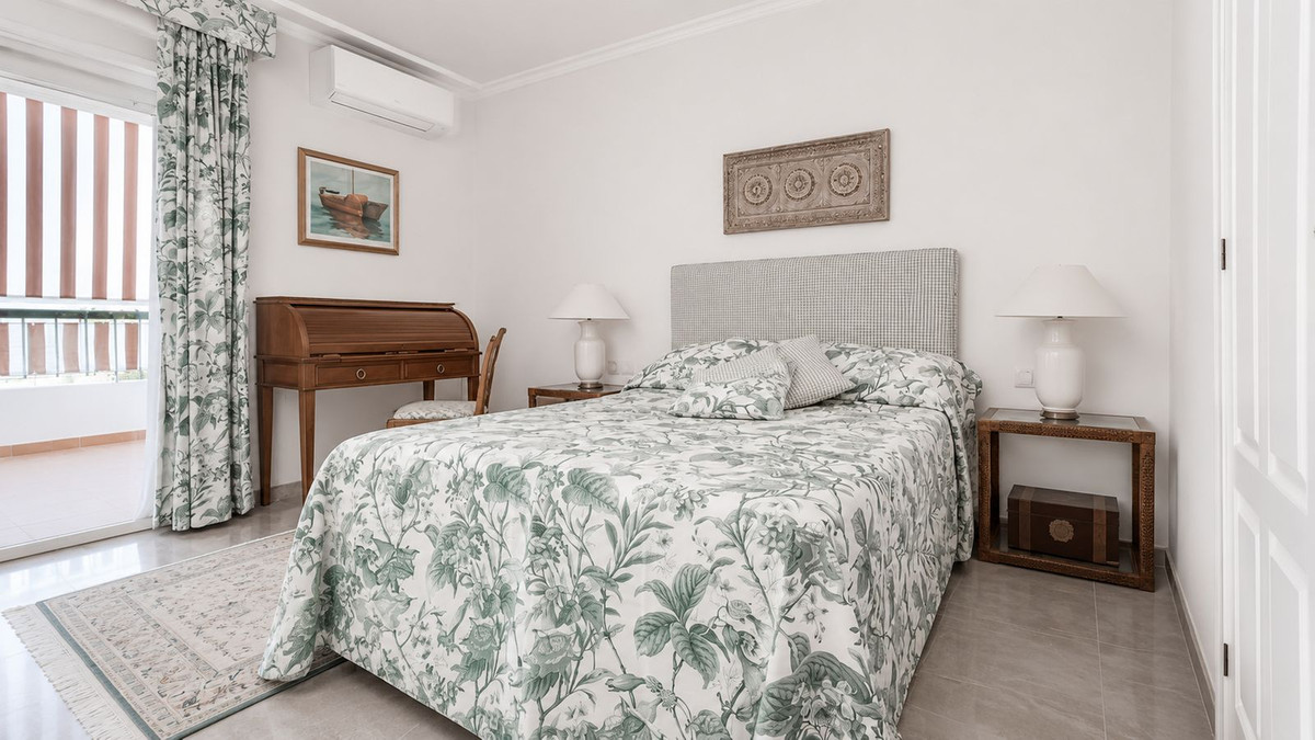 3 Bed Apartment for sale in Marbella Costa Del Sol, Málaga, Spain