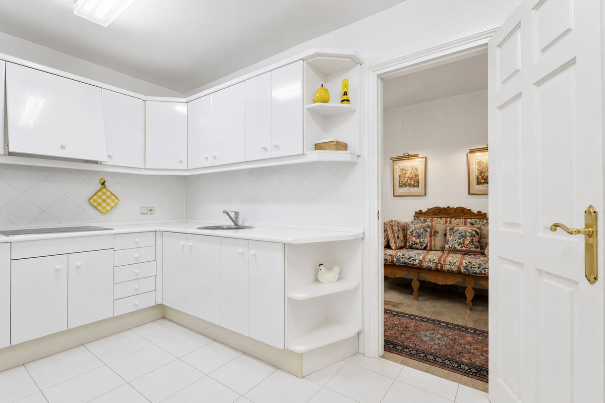 3 Bed Apartment for sale in Marbella Costa Del Sol, Málaga, Spain