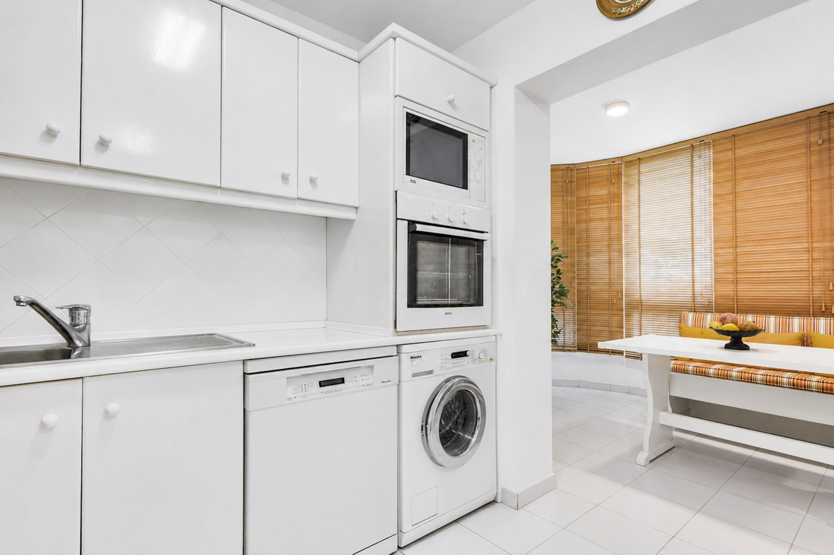 3 Bed Apartment for sale in Marbella Costa Del Sol, Málaga, Spain