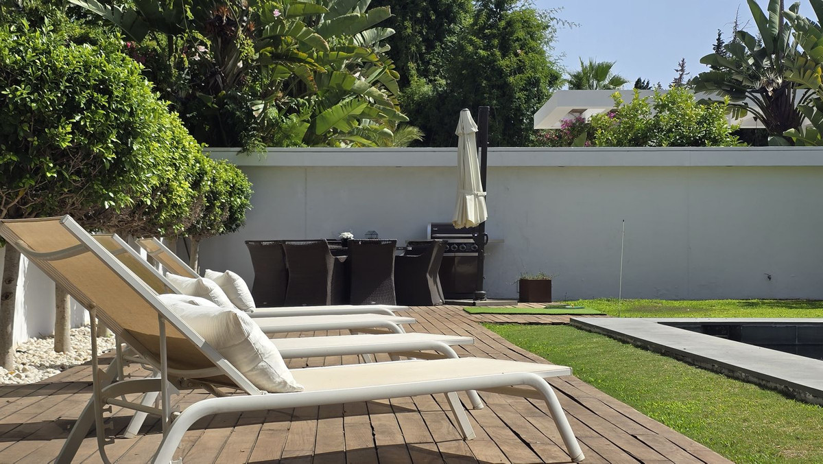 5 Bed Townhouse for sale in Nueva Andalucía Costa Del Sol, Málaga, Spain