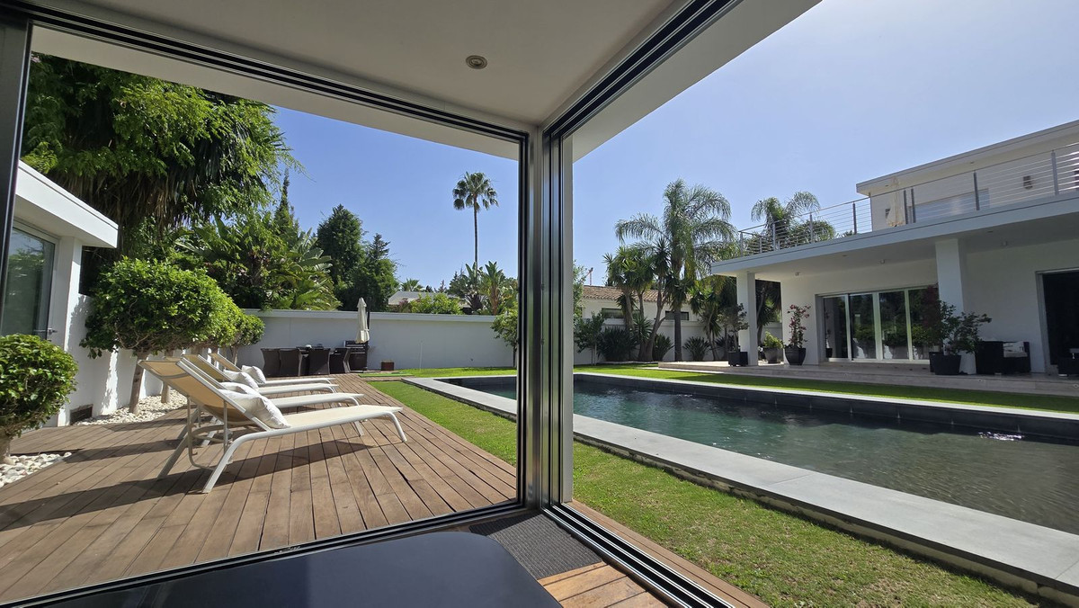 5 Bed Townhouse for sale in Nueva Andalucía Costa Del Sol, Málaga, Spain