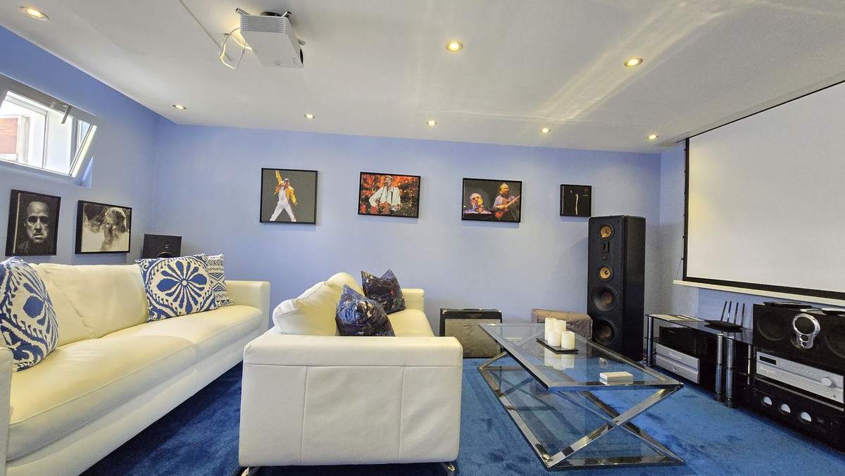 5 Bed Townhouse for sale in Nueva Andalucía Costa Del Sol, Málaga, Spain