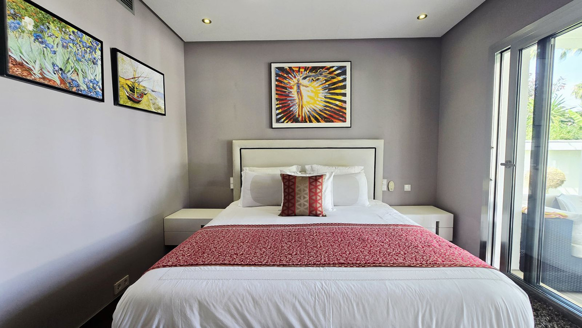 5 Bed Townhouse for sale in Nueva Andalucía Costa Del Sol, Málaga, Spain