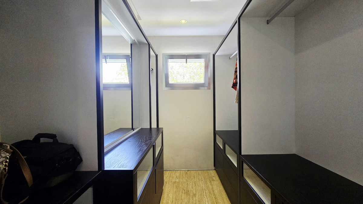 5 Bed Townhouse for sale in Nueva Andalucía Costa Del Sol, Málaga, Spain