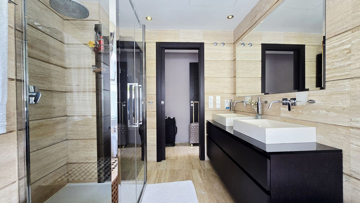 5 Bed Townhouse for sale in Nueva Andalucía Costa Del Sol, Málaga, Spain