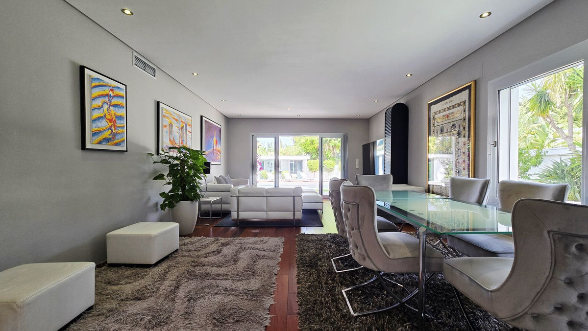 5 Bed Townhouse for sale in Nueva Andalucía Costa Del Sol, Málaga, Spain