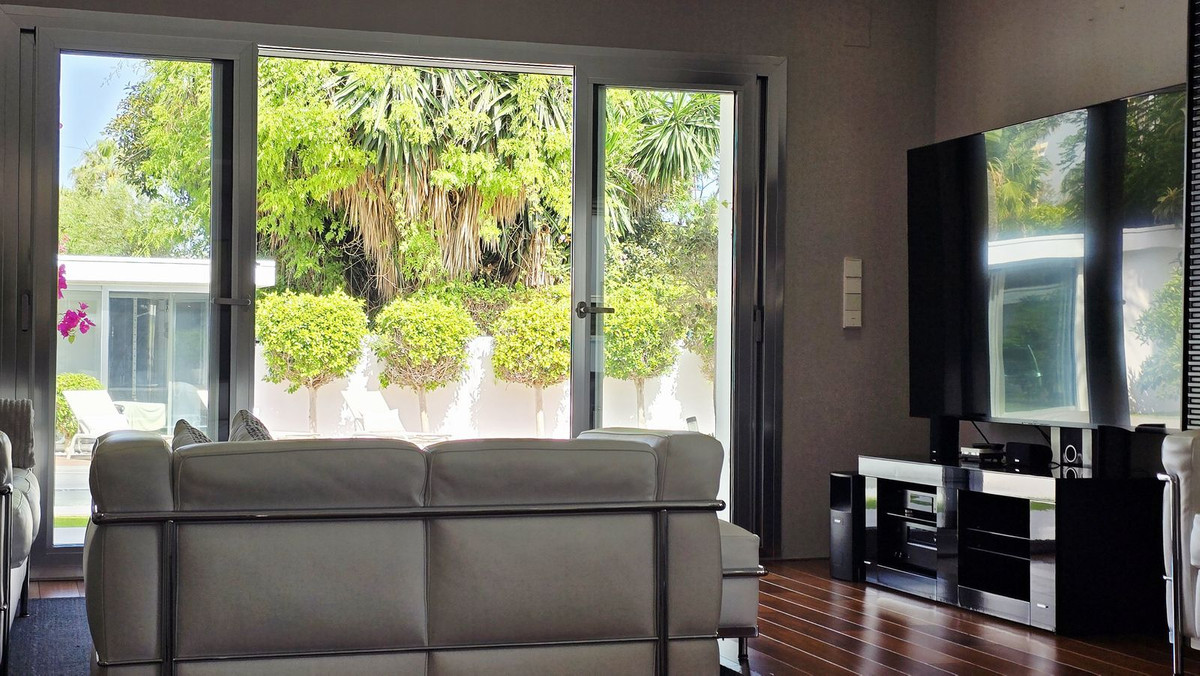 5 Bed Townhouse for sale in Nueva Andalucía Costa Del Sol, Málaga, Spain