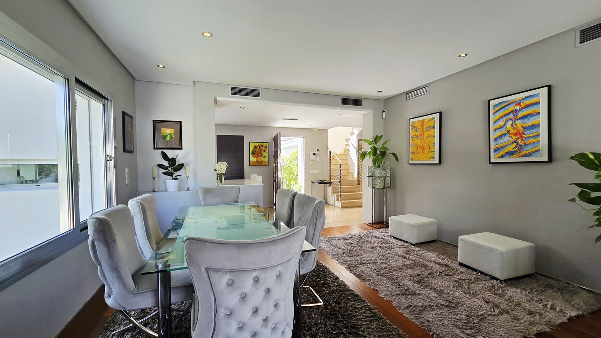 5 Bed Townhouse for sale in Nueva Andalucía Costa Del Sol, Málaga, Spain