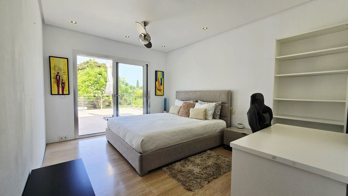 5 Bed Townhouse for sale in Nueva Andalucía Costa Del Sol, Málaga, Spain