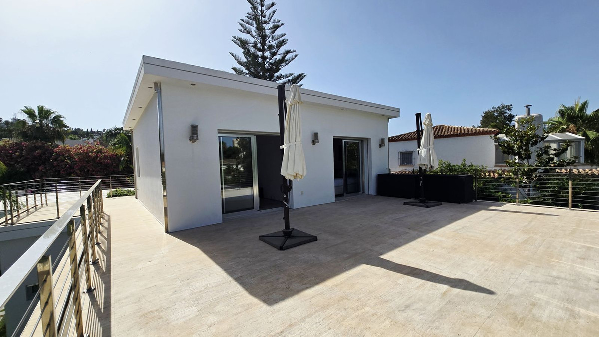 5 Bed Townhouse for sale in Nueva Andalucía Costa Del Sol, Málaga, Spain