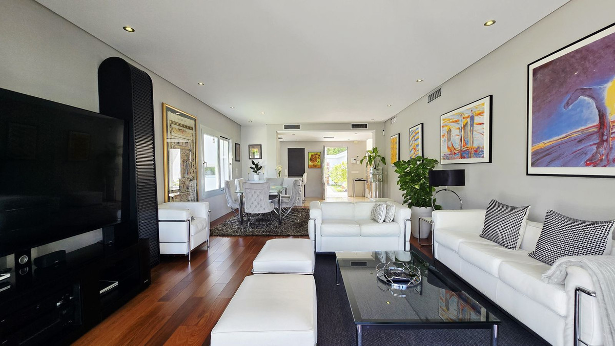 5 Bed Townhouse for sale in Nueva Andalucía Costa Del Sol, Málaga, Spain