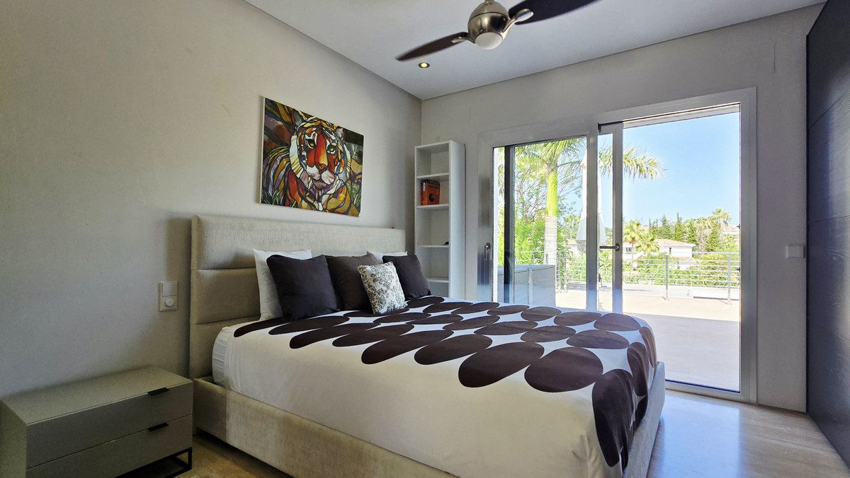5 Bed Townhouse for sale in Nueva Andalucía Costa Del Sol, Málaga, Spain
