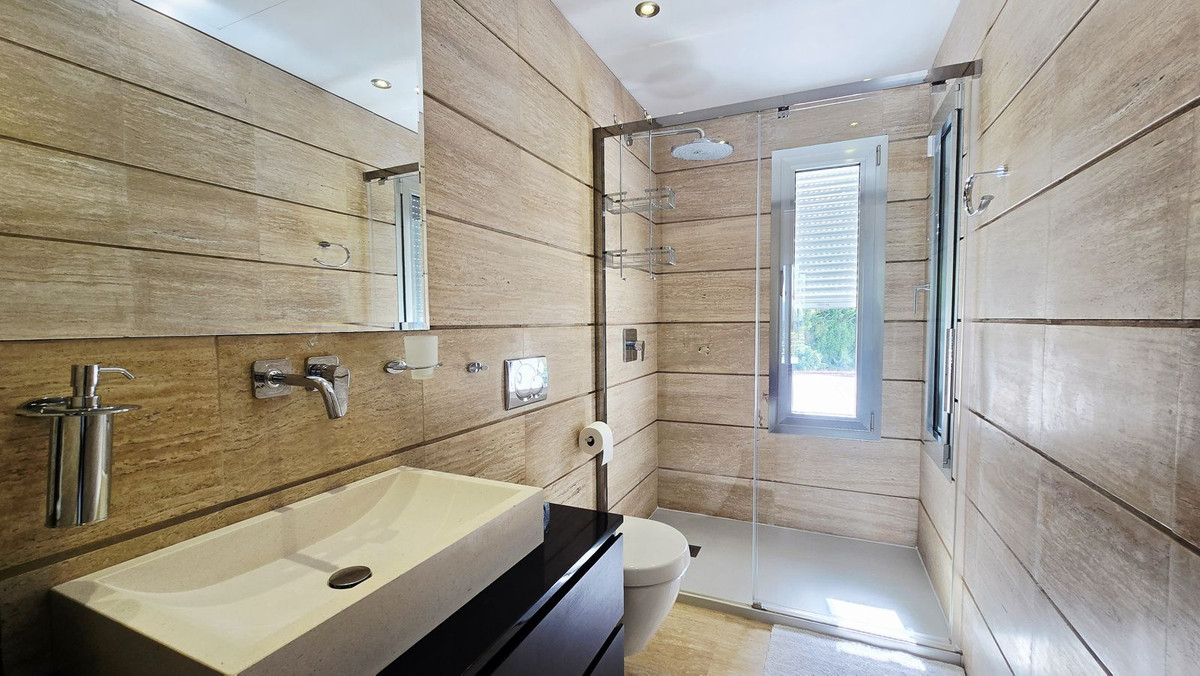5 Bed Townhouse for sale in Nueva Andalucía Costa Del Sol, Málaga, Spain