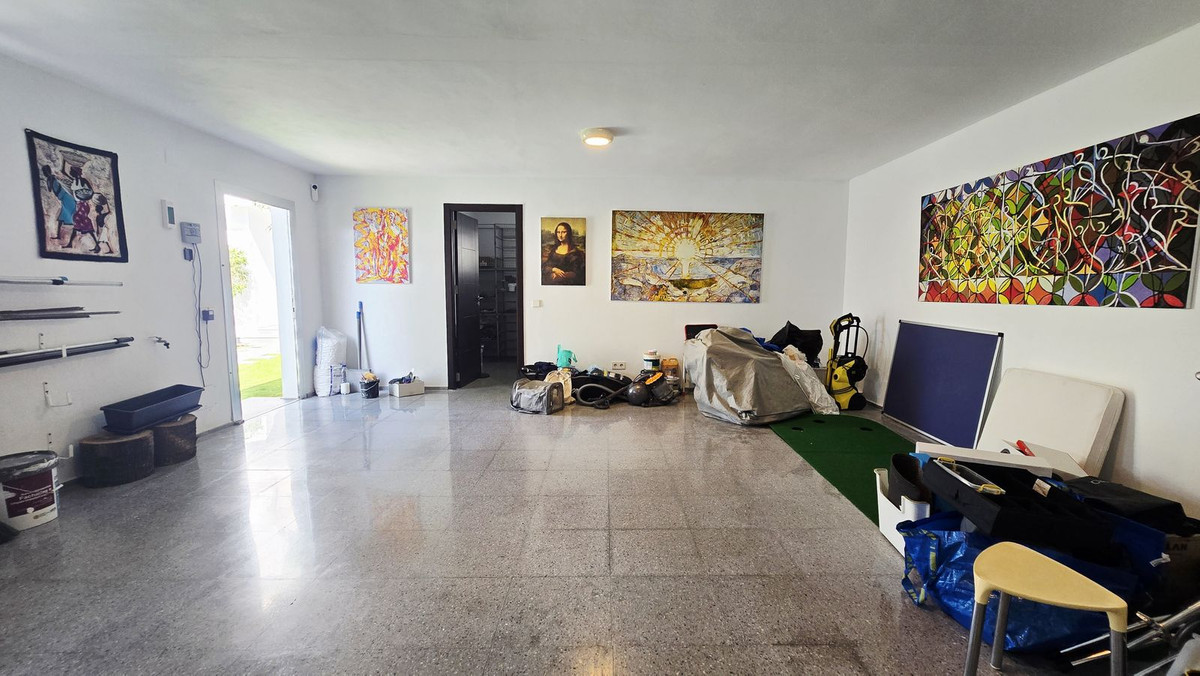 5 Bed Townhouse for sale in Nueva Andalucía Costa Del Sol, Málaga, Spain