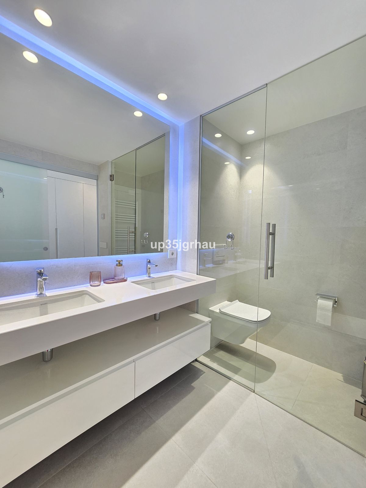 Se vende Apartamento Planta Media de 3 dormitorios en Costa Del Sol, Málaga, España