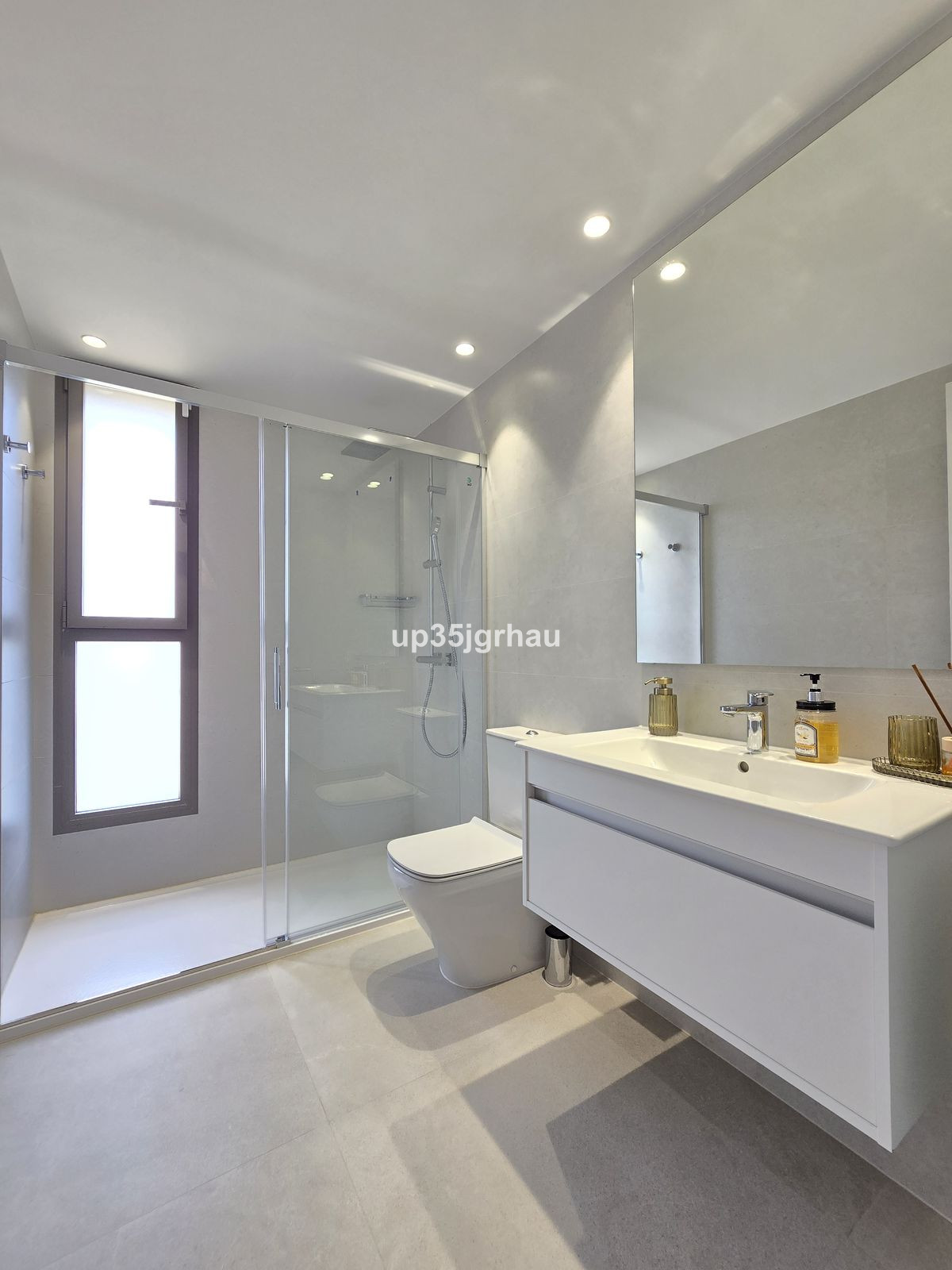 Se vende Apartamento Planta Media de 3 dormitorios en Costa Del Sol, Málaga, España