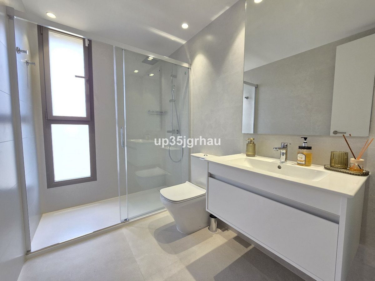 Se vende Apartamento Planta Media de 3 dormitorios en Costa Del Sol, Málaga, España