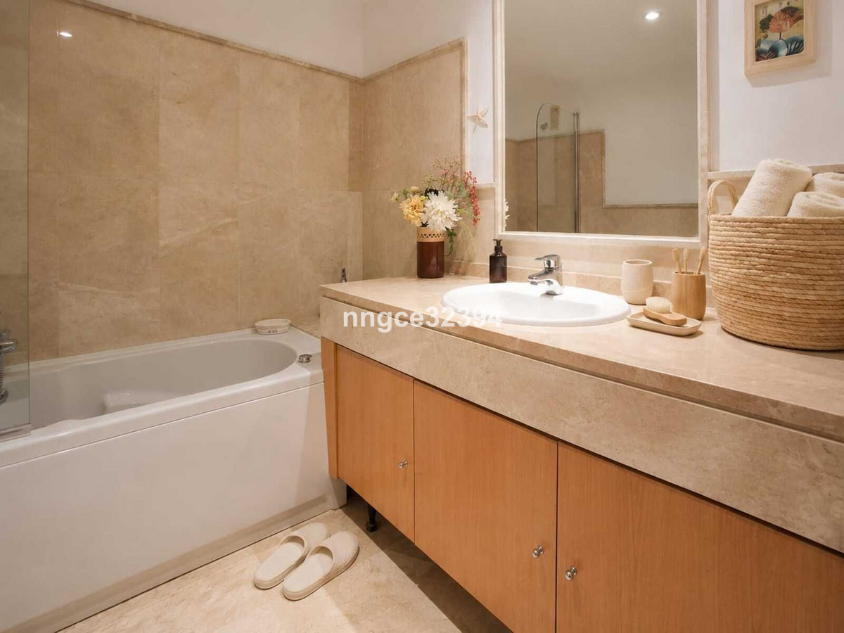 Se vende Apartamento Planta Media de 2 dormitorios en Costa Del Sol, Málaga, España