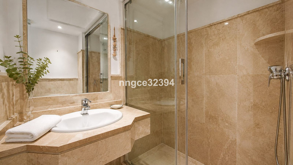 Se vende Apartamento Planta Media de 2 dormitorios en Costa Del Sol, Málaga, España
