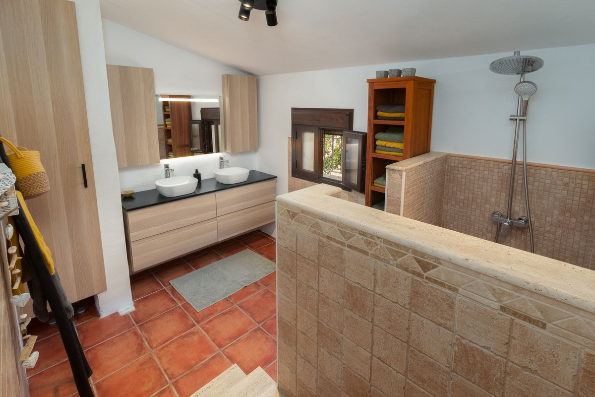 Se vende Finca - Cortijo de 3 dormitorios en Costa Del Sol, Málaga, España