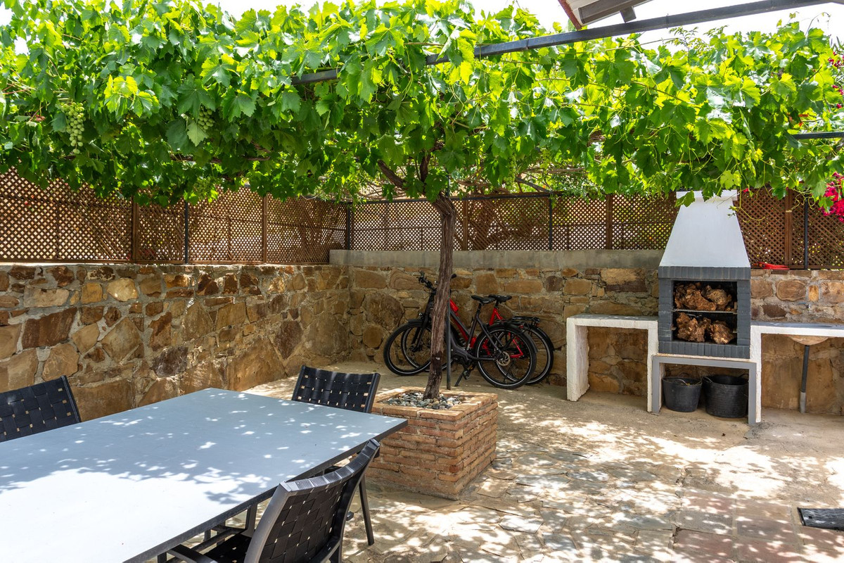 Se vende Finca - Cortijo de 3 dormitorios en Costa Del Sol, Málaga, España