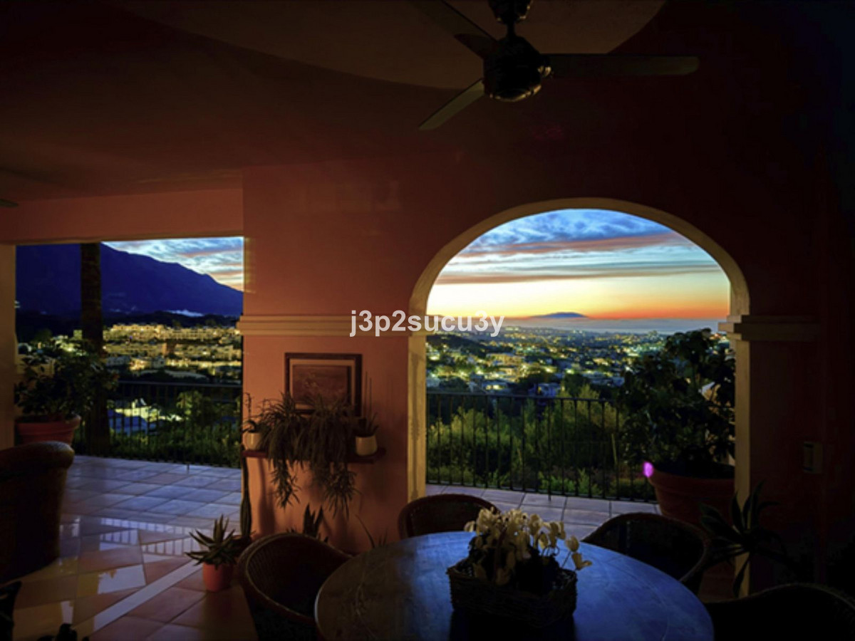 2 Bed Apartment for sale in La Quinta Costa Del Sol, Málaga, Spain