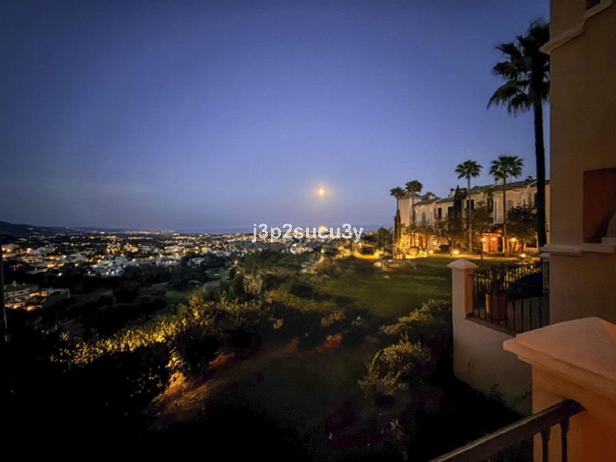 2 Bed Apartment for sale in La Quinta Costa Del Sol, Málaga, Spain