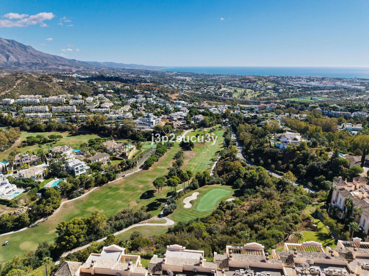 2 Bed Apartment for sale in La Quinta Costa Del Sol, Málaga, Spain