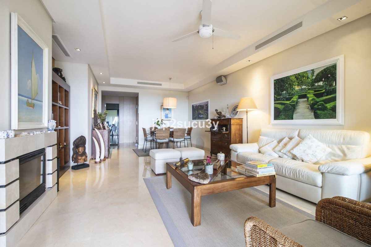 2 Bed Apartment for sale in La Quinta Costa Del Sol, Málaga, Spain