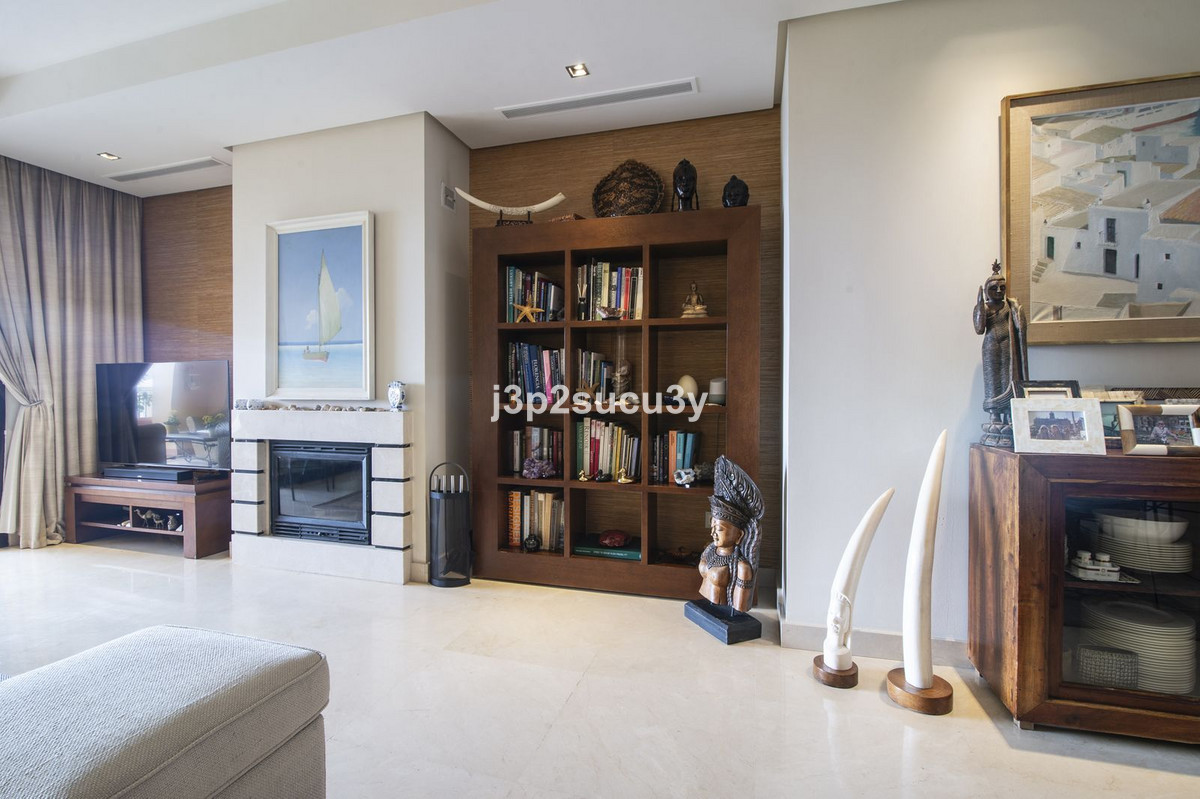 2 Bed Apartment for sale in La Quinta Costa Del Sol, Málaga, Spain