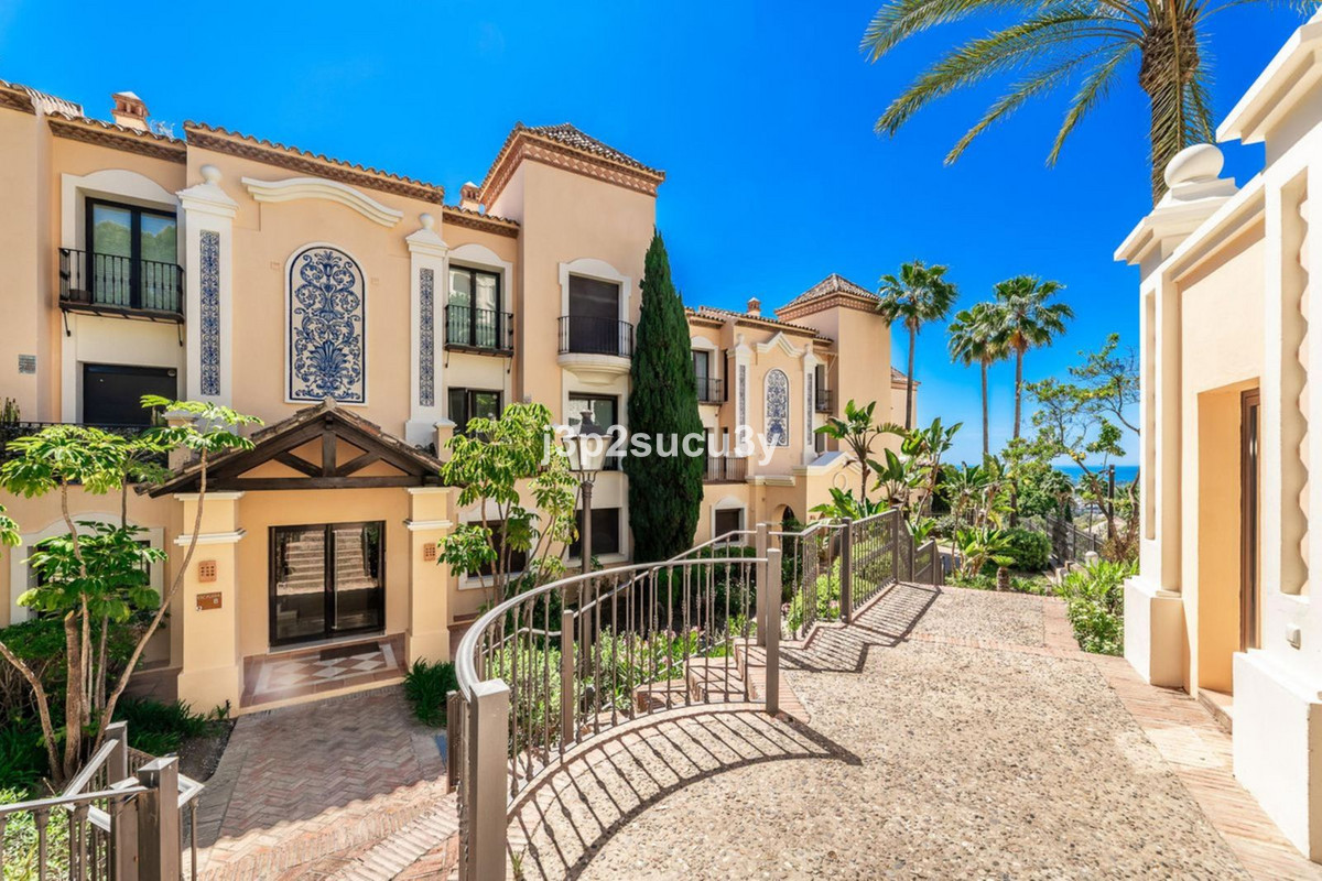 2 Bed Apartment for sale in La Quinta Costa Del Sol, Málaga, Spain