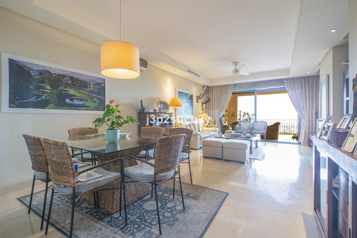 2 Bed Apartment for sale in La Quinta Costa Del Sol, Málaga, Spain