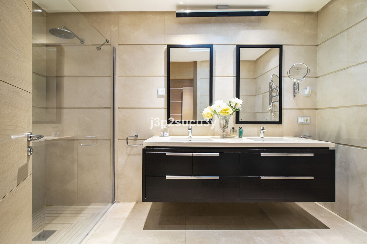 2 Bed Apartment for sale in La Quinta Costa Del Sol, Málaga, Spain