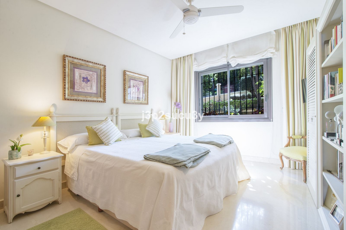 2 Bed Apartment for sale in La Quinta Costa Del Sol, Málaga, Spain