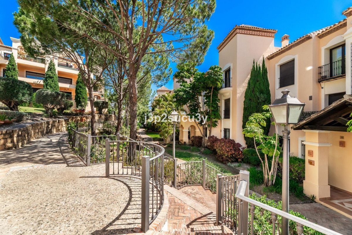 2 Bed Apartment for sale in La Quinta Costa Del Sol, Málaga, Spain