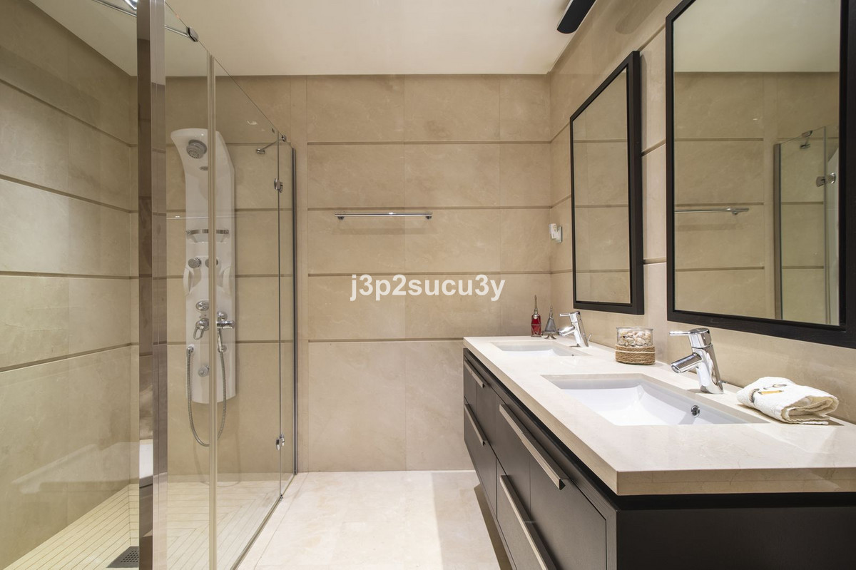 2 Bed Apartment for sale in La Quinta Costa Del Sol, Málaga, Spain