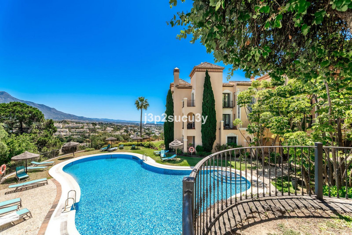 2 Bed Apartment for sale in La Quinta Costa Del Sol, Málaga, Spain