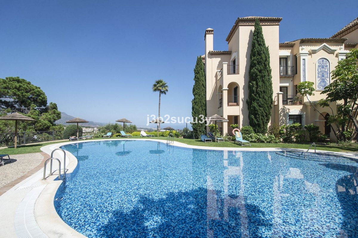2 Bed Apartment for sale in La Quinta Costa Del Sol, Málaga, Spain