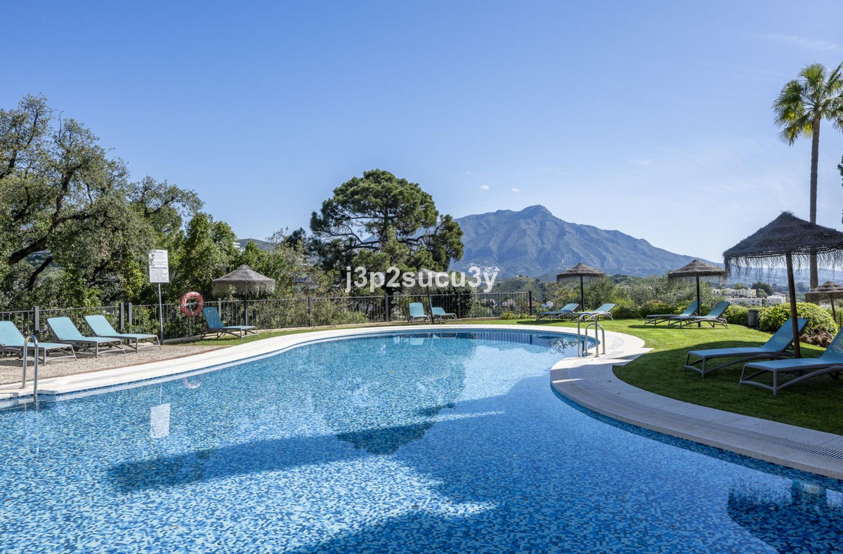 2 Bed Apartment for sale in La Quinta Costa Del Sol, Málaga, Spain