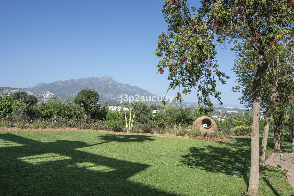 2 Bed Apartment for sale in La Quinta Costa Del Sol, Málaga, Spain